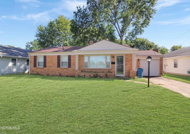 Photo 2 of Single family home for sale at 611 Alice St, Port Clinton, OH 43452 | MLS# 10013088 | Listing updated on 2026-09-08