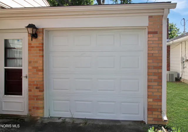 Photo 3 of Single family home for sale at 611 Alice St, Port Clinton, OH 43452 | MLS# 10013088 | Listing updated on 2026-09-08