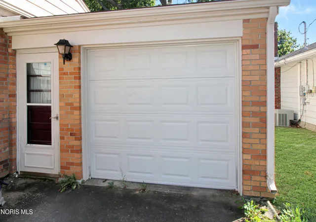 Photo 3 of Single family home for sale at 611 Alice St, Port Clinton, OH 43452 | MLS# 10013088 | Listing updated on 2026-09-08