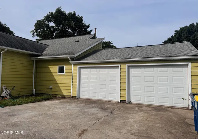Photo 3 of Single family home for sale at 128 W Gas St, Edgerton, OH 43517 | MLS# 10013178 | Listing updated on 2026-10-01