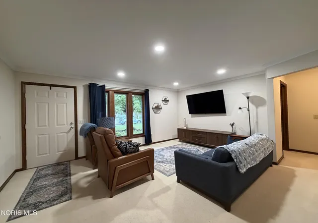 Photo 2 of Single family home for sale at 108 Homestead Dr, Rossford, OH 43460 | MLS# 10013195 | Listing updated on 2026-09-25