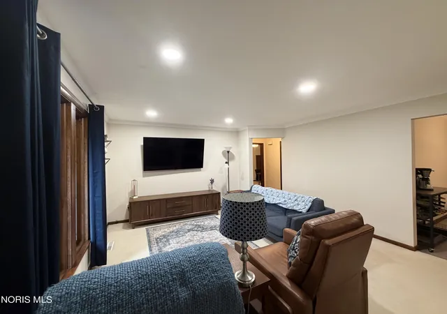 Photo 3 of Single family home for sale at 108 Homestead Dr, Rossford, OH 43460 | MLS# 10013195 | Listing updated on 2026-09-25