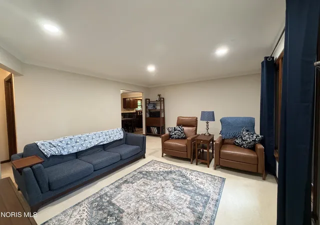 Photo 4 of Single family home for sale at 108 Homestead Dr, Rossford, OH 43460 | MLS# 10013195 | Listing updated on 2026-09-25