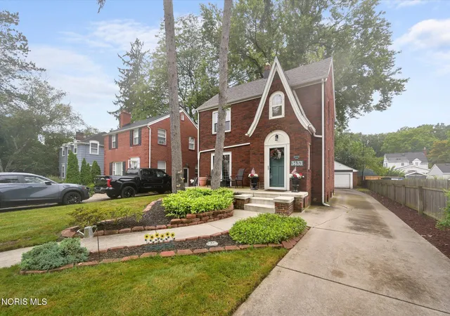 Photo 3 of Single family home for sale at 3433 Aldringham Rd, Toledo, OH 43606 | MLS# 10013218 | Listing updated on 2026-09-21