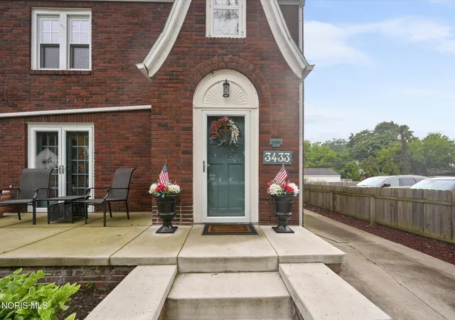 Photo 3 of Single family home for sale at 3433 Aldringham Rd, Toledo, OH 43606 | MLS# 10013218 | Listing updated on 2026-09-21