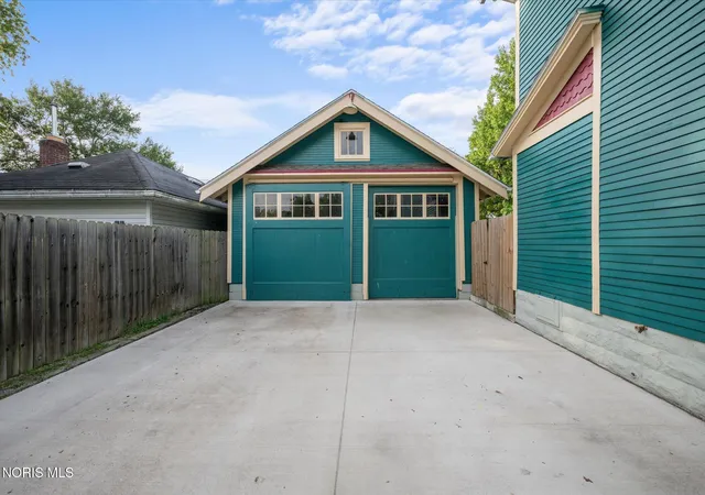 Photo 3 of Single family home for sale at 404 Maplewood Ave, Delta, OH 43515 | MLS# 10013212 | Listing updated on 2026-09-14