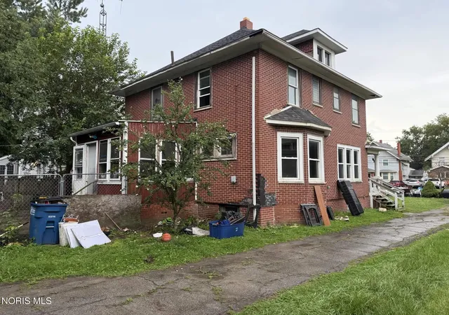 Photo 2 of Single family home for sale at 3930 Lockwood Ave, Toledo, OH 43612 | MLS# 10013108 | Listing updated on 2026-09-12