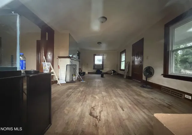 Photo 4 of Single family home for sale at 3930 Lockwood Ave, Toledo, OH 43612 | MLS# 10013108 | Listing updated on 2026-09-12