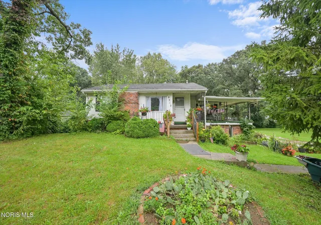 Photo 1 of Single family home for sale at 8512 Manci Dr, Sylvania, OH 43560 | MLS# 10013209 | Listing updated on 2026-10-01