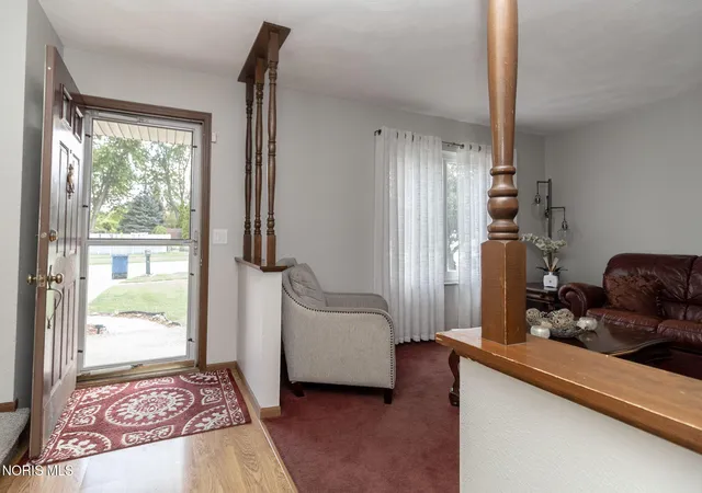 Photo 3 of Single family home for sale at 6218 White Oak Dr, Toledo, OH 43615 | MLS# 10013112 | Listing updated on 2026-10-19