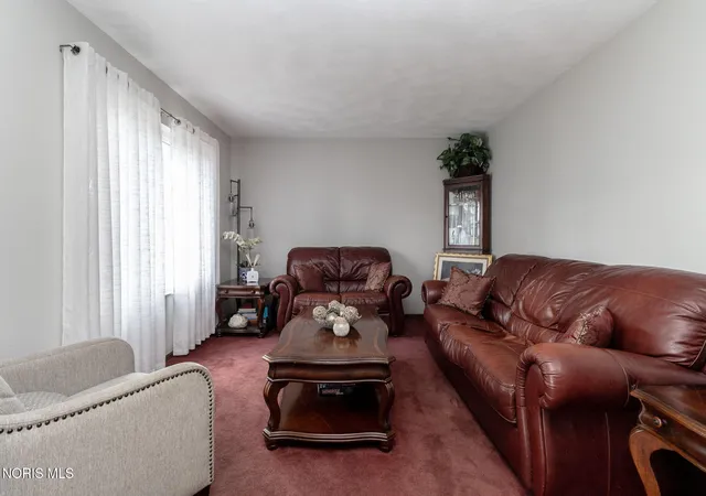 Photo 4 of Single family home for sale at 6218 White Oak Dr, Toledo, OH 43615 | MLS# 10013112 | Listing updated on 2026-10-19