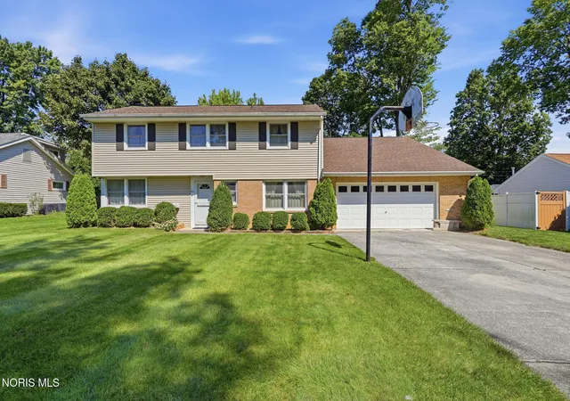 Photo 1 of Single family home for sale at 216 Esther Ln, Findlay, OH 45840 | MLS# 10013163 | Listing updated on 2026-10-05