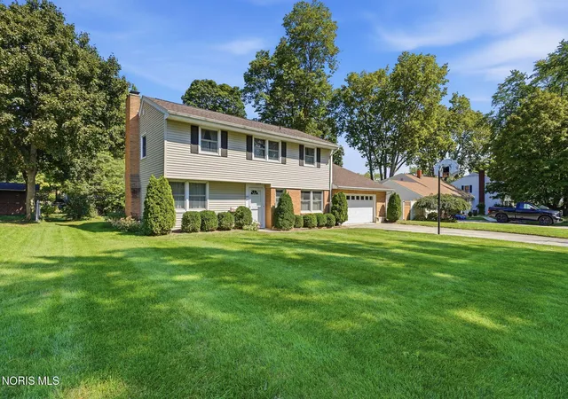 Photo 2 of Single family home for sale at 216 Esther Ln, Findlay, OH 45840 | MLS# 10013163 | Listing updated on 2026-10-05