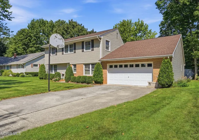 Photo 3 of Single family home for sale at 216 Esther Ln, Findlay, OH 45840 | MLS# 10013163 | Listing updated on 2026-10-05