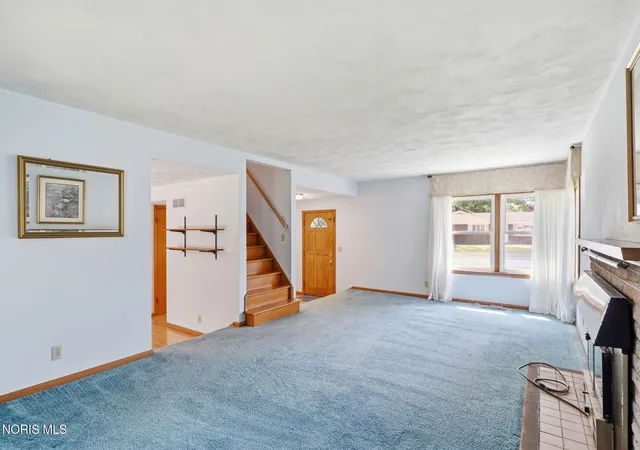 Photo 3 of Single family home for sale at 216 Esther Ln, Findlay, OH 45840 | MLS# 10013163 | Listing updated on 2026-10-05