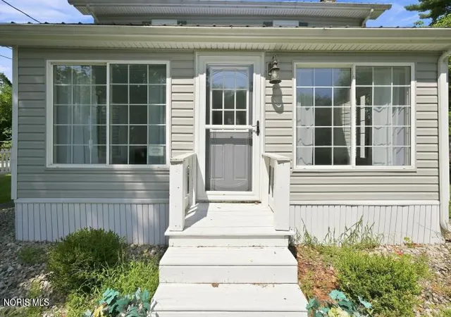 Photo 2 of Single family home for sale at 6300 N River Rd, Waterville, OH 43566 | MLS# 10013115 | Listing updated on 2026-09-12