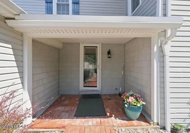 Photo 3 of Single family home for sale at 6300 N River Rd, Waterville, OH 43566 | MLS# 10013115 | Listing updated on 2026-09-12