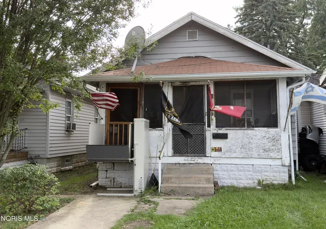 Single family home for sale at 2815 East St, Toledo, OH 43608 | MLS# 10013239