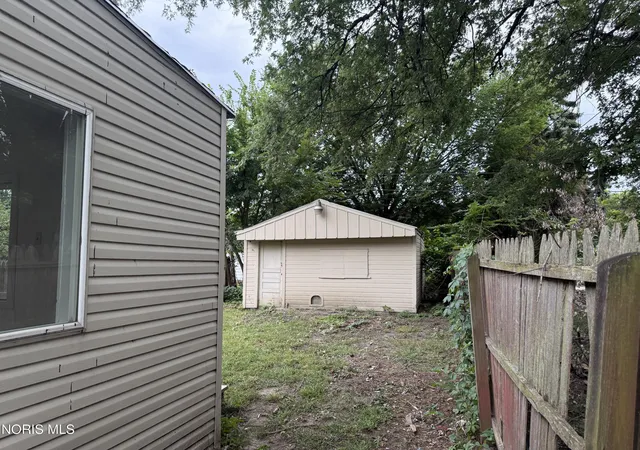 Photo 2 of Single family home for sale at 1956 Idaho St, Toledo, OH 43605 | MLS# 10013334 | Listing updated on 2026-09-11