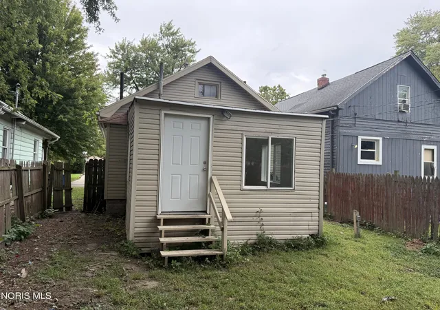 Photo 3 of Single family home for sale at 1956 Idaho St, Toledo, OH 43605 | MLS# 10013334 | Listing updated on 2026-09-11