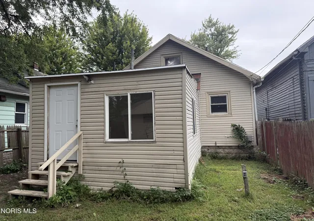 Photo 4 of Single family home for sale at 1956 Idaho St, Toledo, OH 43605 | MLS# 10013334 | Listing updated on 2026-09-11