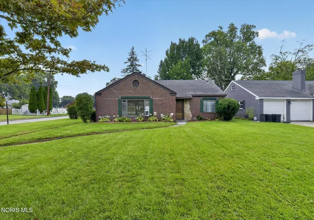 Photo 2 of Single family home for sale at 3728 Indian Rd, Ottawa Hills, OH 43606 | MLS# 10013284 | Listing updated on 2026-09-11