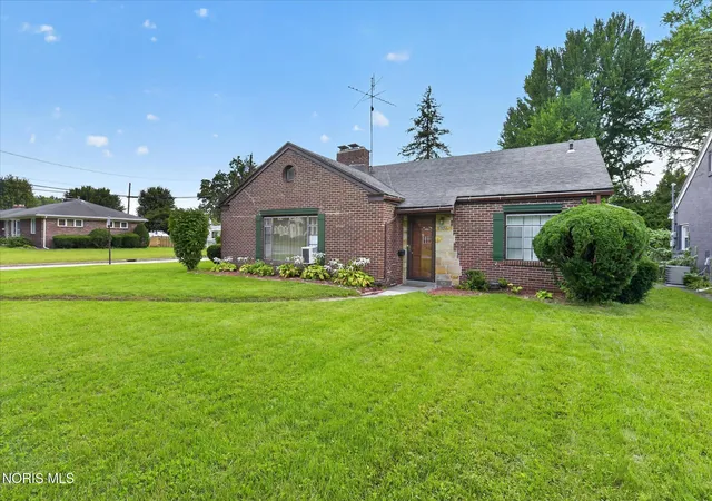 Photo 3 of Single family home for sale at 3728 Indian Rd, Ottawa Hills, OH 43606 | MLS# 10013284 | Listing updated on 2026-09-11
