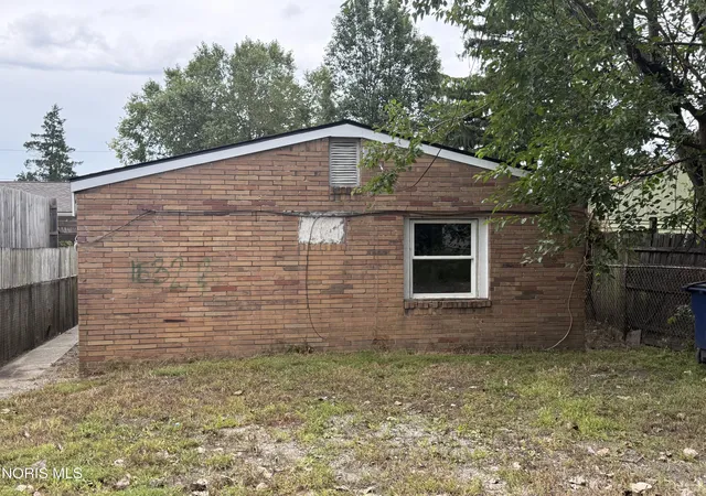 Photo 2 of House for sale at 1532 Liberty St, Toledo, OH 43605 | MLS# 10013333 | Listing updated on 2026-09-11
