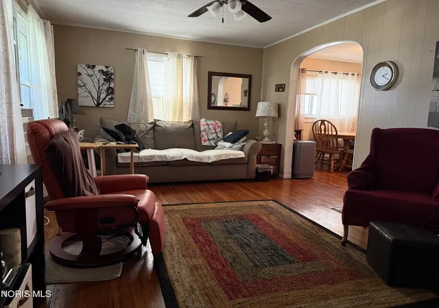 Photo 4 of Sale Pending at 1955 Kelsey Ave, Toledo, OH 43605 | MLS# 10013160 | Listing updated on 2026-10-24
