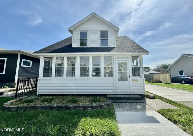 Single family home for sale at 2918 113th Street, Toledo, OH 43611 | MLS# 10013156