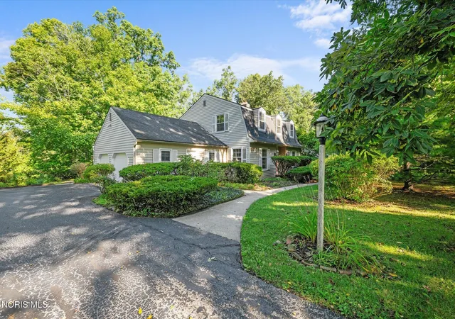 Photo 3 of Single family home for sale at 42 Back Bay Rd, Bowling Green, OH 43402 | MLS# 10013272 | Listing updated on 2026-09-27