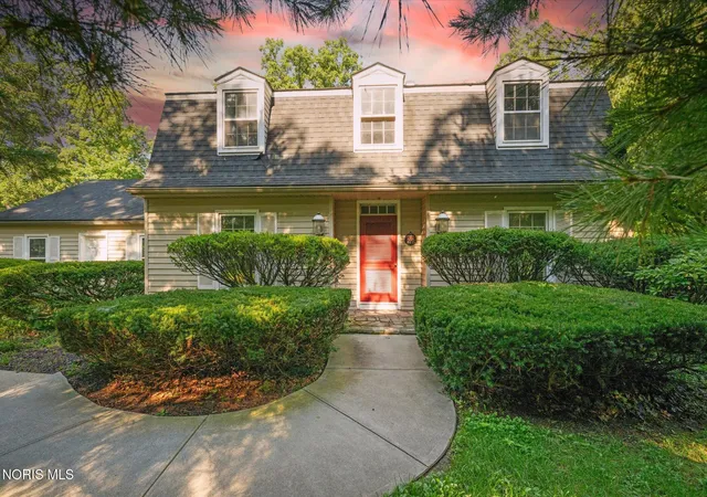 Photo 1 of Single family home for sale at 42 Back Bay Rd, Bowling Green, OH 43402 | MLS# 10013272 | Listing updated on 2026-09-27