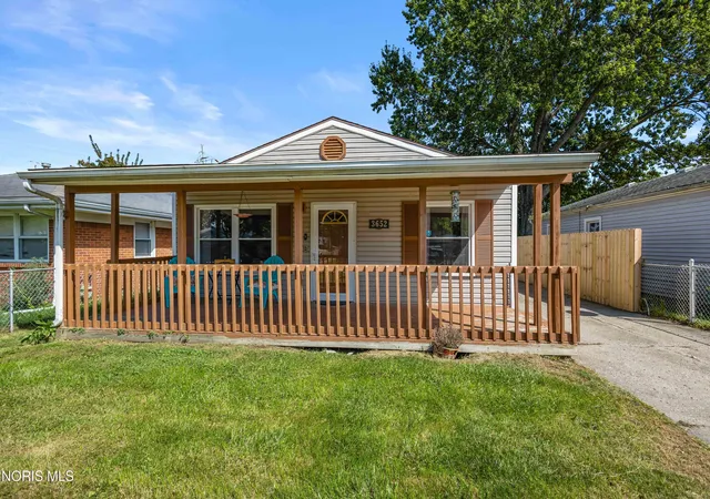 Photo 2 of Single family home for sale at 3652 Terrace Dr, Toledo, OH 43611 | MLS# 10013170 | Listing updated on 2026-09-22