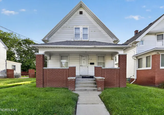 Photo 3 of Single family home for sale at 610 Marmion Ave, Toledo, OH 43607 | MLS# 10013263 | Listing updated on 2026-10-20