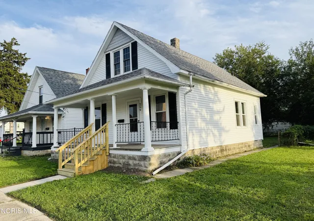 Photo 2 of Single family home for sale at 266 E Hudson St, Toledo, OH 43608 | MLS# 10013231 | Listing updated on 2026-10-06