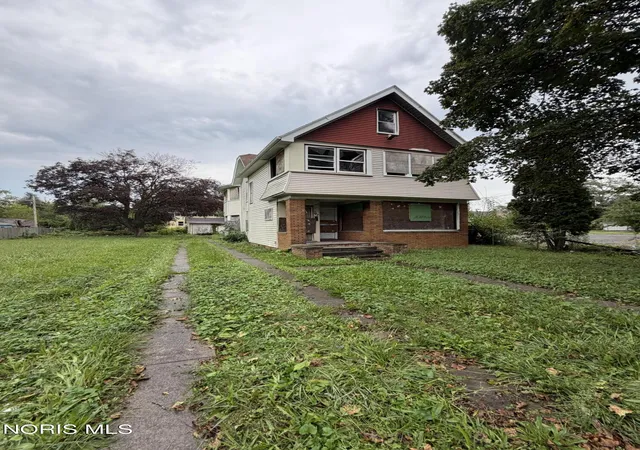 Photo 2 of Multi family home for sale at 747 Euclid Ave, Toledo, OH 43605 | MLS# 10013205 | Listing updated on 2026-10-08
