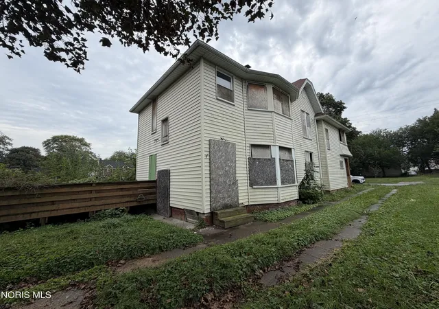 Photo 3 of Multi family home for sale at 747 Euclid Ave, Toledo, OH 43605 | MLS# 10013205 | Listing updated on 2026-10-08
