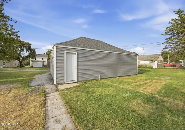 Photo 16 of Single family home for sale at 242 Sycamore St, Fostoria, OH 44830 | MLS# 10013583 | Listing updated on 2026-10-06