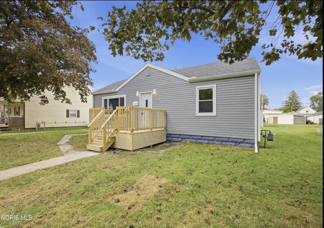 Photo 1 of Single family home for sale at 242 Sycamore St, Fostoria, OH 44830 | MLS# 10013583 | Listing updated on 2026-10-06