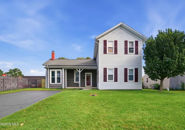 Photo 1 of Single family home for sale at 334 Elm St, Fostoria, OH 44830 | MLS# 10013210 | Listing updated on 2026-09-19