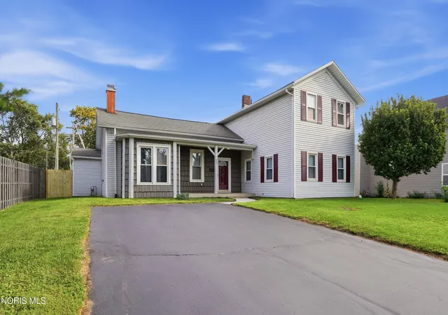 Photo 2 of Single family home for sale at 334 Elm St, Fostoria, OH 44830 | MLS# 10013210 | Listing updated on 2026-09-19