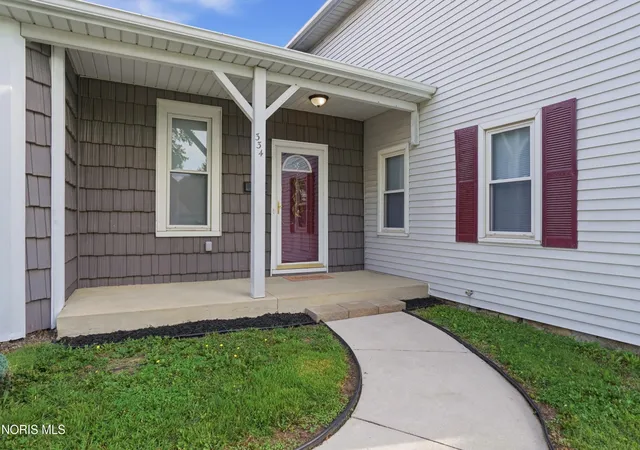Photo 3 of Single family home for sale at 334 Elm St, Fostoria, OH 44830 | MLS# 10013210 | Listing updated on 2026-09-19