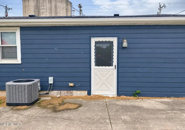 Photo 4 of Single family home for sale at 211 N Walnut St, Paulding, OH 45879 | MLS# 10013253 | Listing updated on 2026-09-29