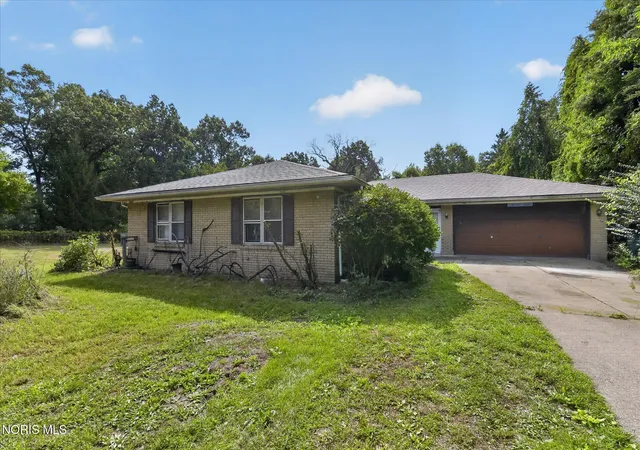 Photo 3 of Single family home for sale at 8921 Dorr St, Toledo, OH 43617 | MLS# 10013260 | Listing updated on 2026-09-17
