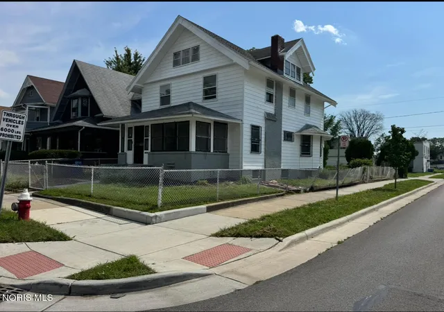 Photo 2 of Single family home for sale at 975 Woodland Ave, Toledo, OH 43607 | MLS# 10013224 | Listing updated on 2026-09-23