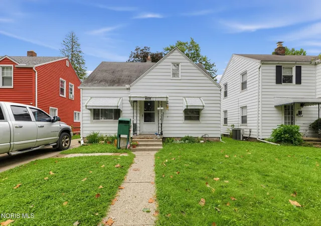 Photo 1 of Single family home for sale at 3702 Kershaw Ave, Toledo, OH 43613 | MLS# 10013196 | Listing updated on 2026-09-10