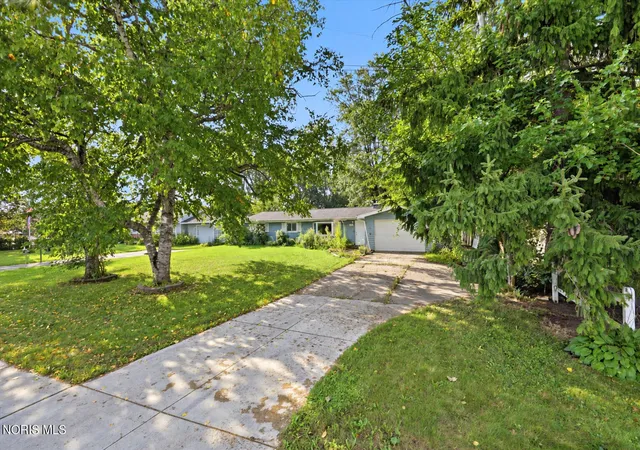 Photo 2 of Single family home for sale at 3971 Angola Rd, Toledo, OH 43615 | MLS# 10013197 | Listing updated on 2026-09-10