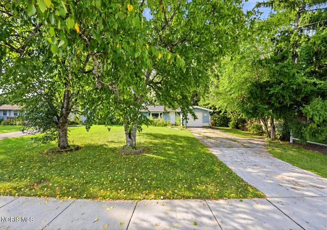 Photo 2 of Single family home for sale at 3971 Angola Rd, Toledo, OH 43615 | MLS# 10013197 | Listing updated on 2026-09-10