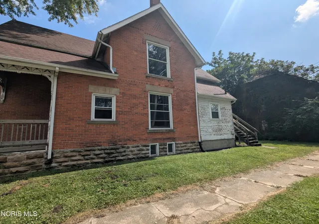 Photo 3 of House for sale at 301 E Tiffin St, Fostoria, OH 44830 | MLS# 10013215 | Listing updated on 2026-09-14