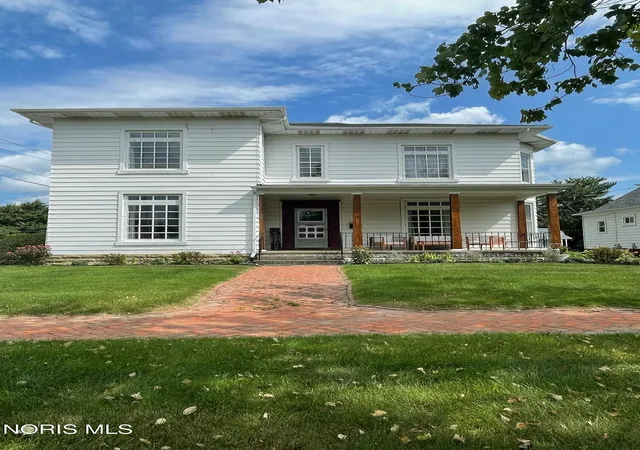 Photo 3 of Single family home for sale at 215 N 3rd Street, Upper Sandusky, OH 43351 | MLS# 10013262 | Listing updated on 2026-09-17